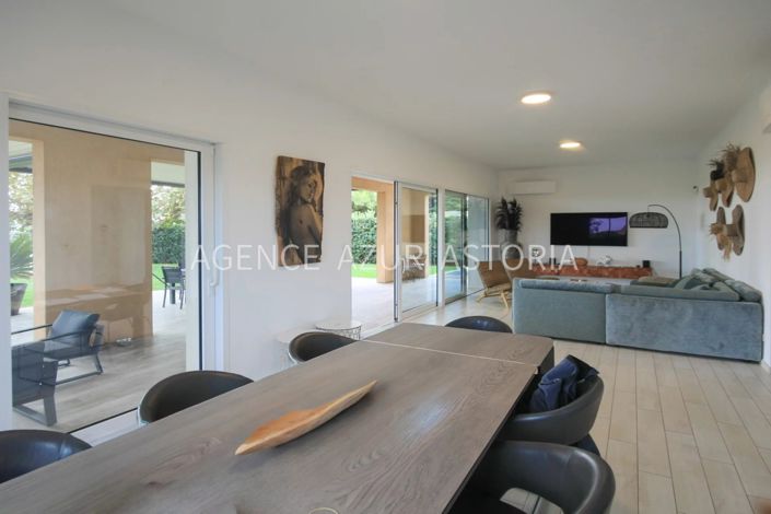 Image No.9-5 Bed House for sale