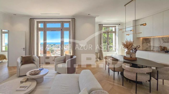 Image No.8-6 Bed House for sale