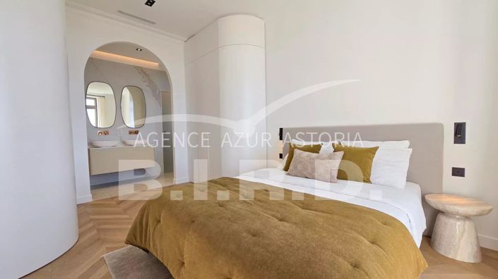 Image No.9-6 Bed House for sale