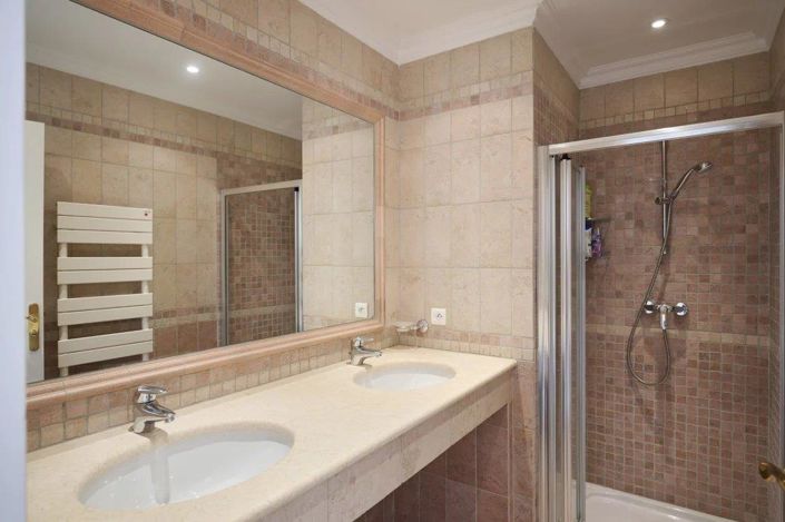 Image No.11-5 Bed House for sale