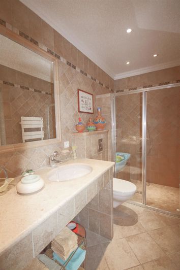 Image No.16-5 Bed House for sale