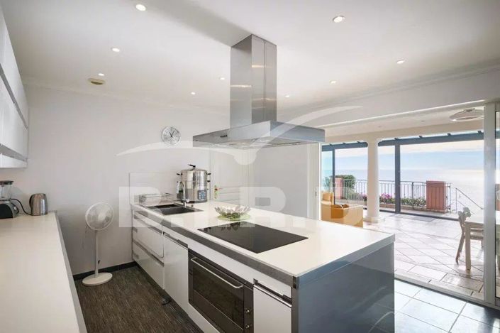 Image No.8-5 Bed House for sale