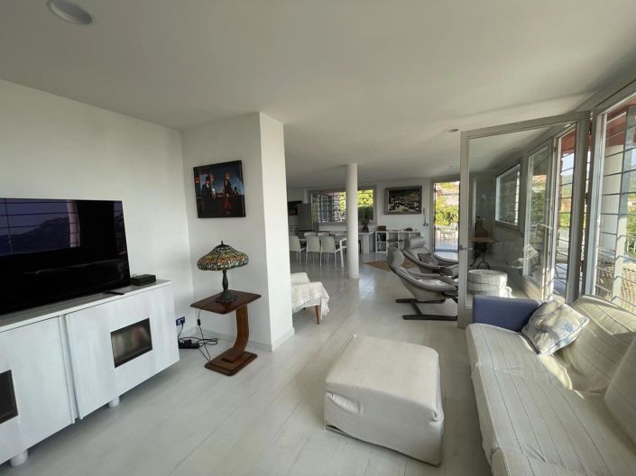 Image No.9-4 Bed House for sale