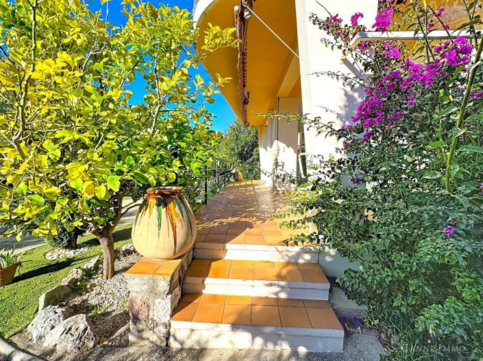 Image No.9-4 Bed House for sale