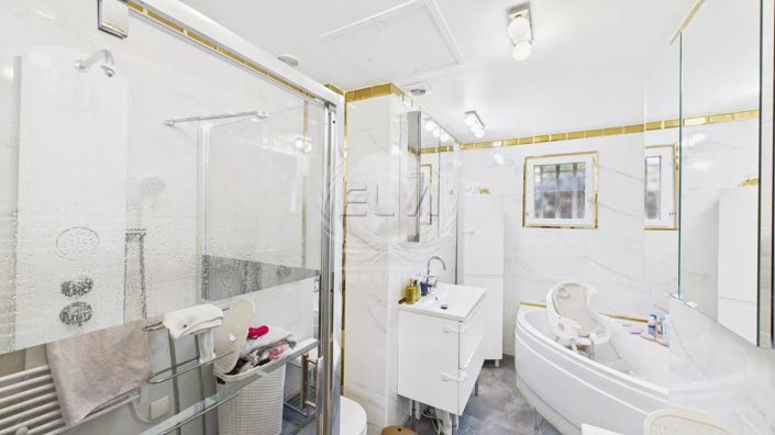 Image No.6-3 Bed House for sale