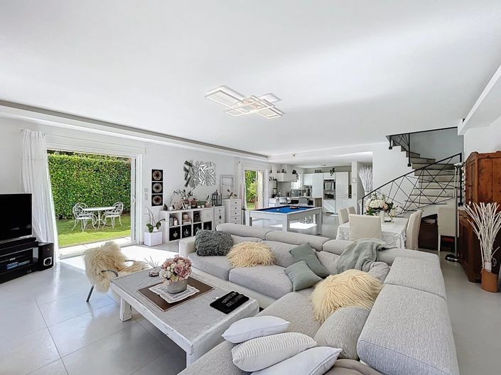 Image No.3-5 Bed House for sale