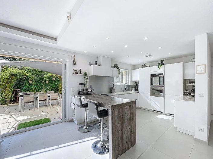 Image No.7-5 Bed House for sale