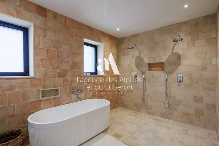 Image No.16-6 Bed House for sale