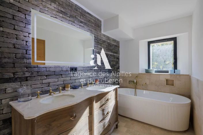 Image No.19-6 Bed House for sale