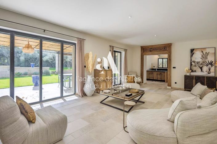 Image No.7-6 Bed House for sale