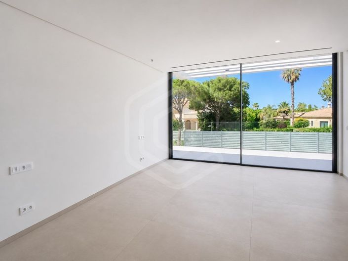 Image No.10-4 Bed House for sale