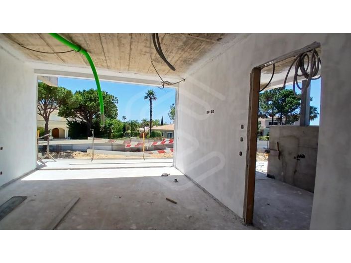 Image No.13-4 Bed House for sale