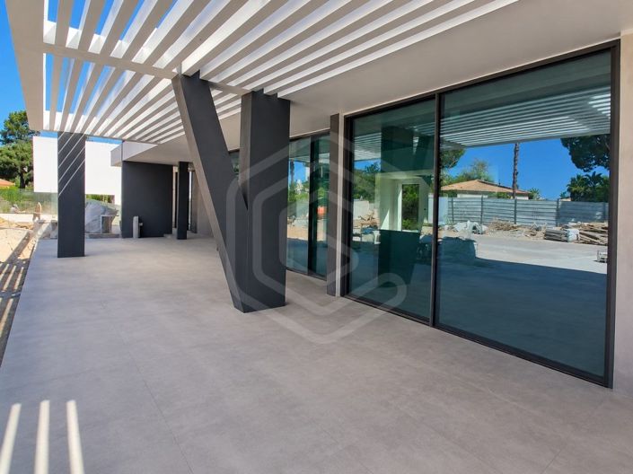 Image No.15-4 Bed House for sale