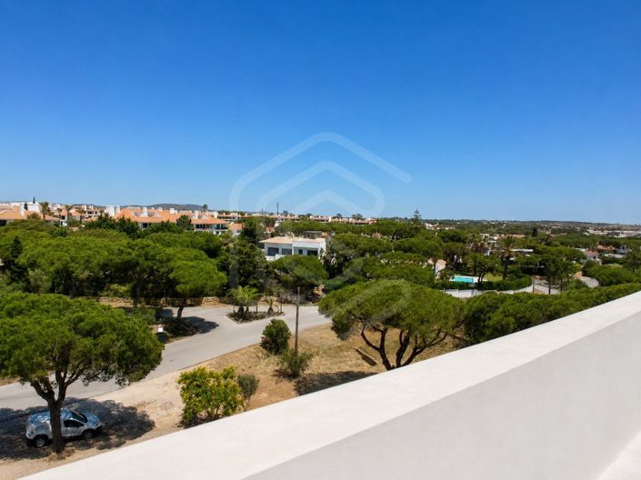 Image No.17-4 Bed House for sale