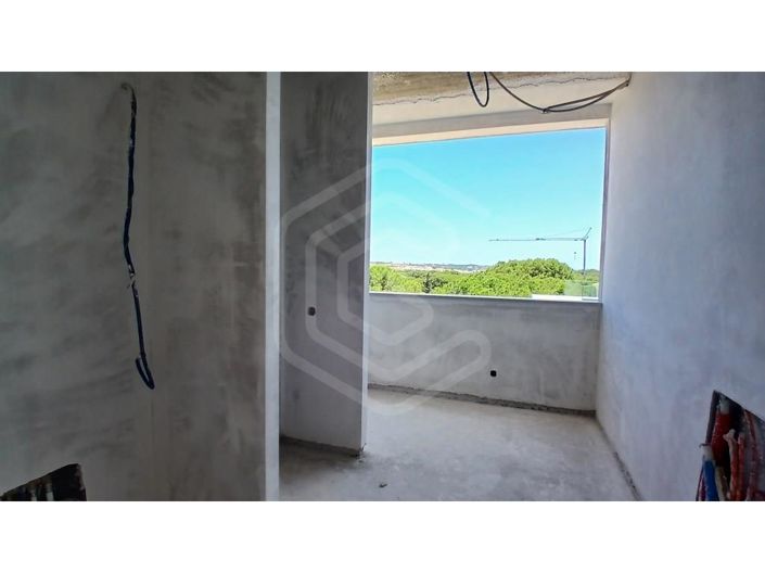 Image No.18-4 Bed House for sale