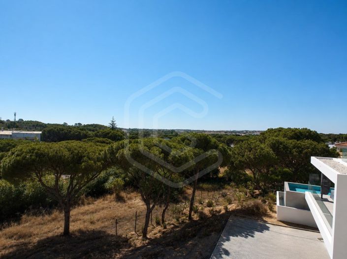 Image No.18-4 Bed House for sale
