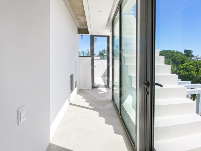 Image No.5-4 Bed House for sale