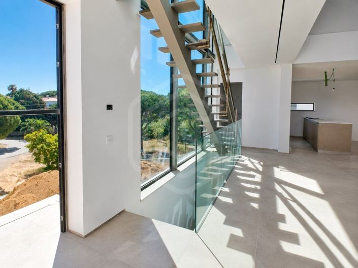Image No.6-4 Bed House for sale