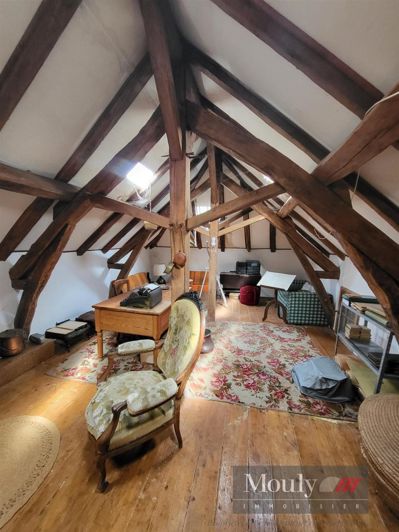 Image No.7-9 Bed House for sale