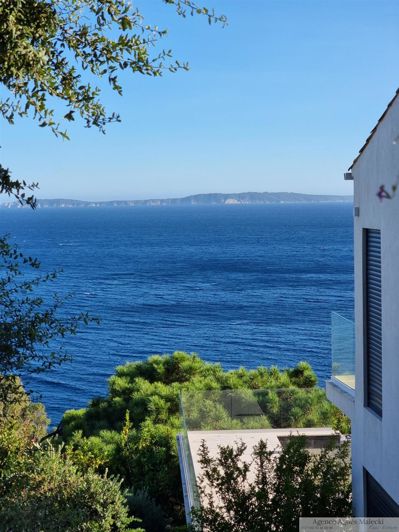 Image No.1-4 Bed House for sale