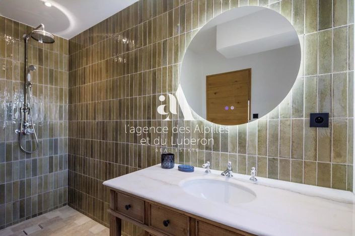 Image No.24-6 Bed House for sale