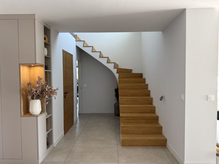 Image No.10-5 Bed House for sale