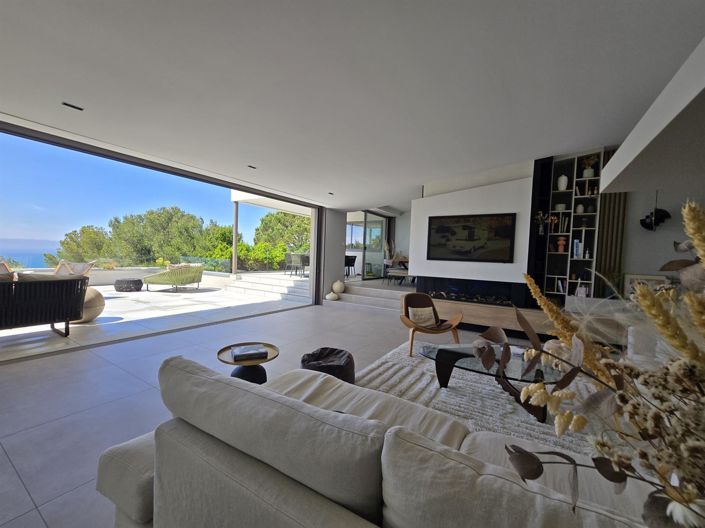 Image No.3-5 Bed House for sale