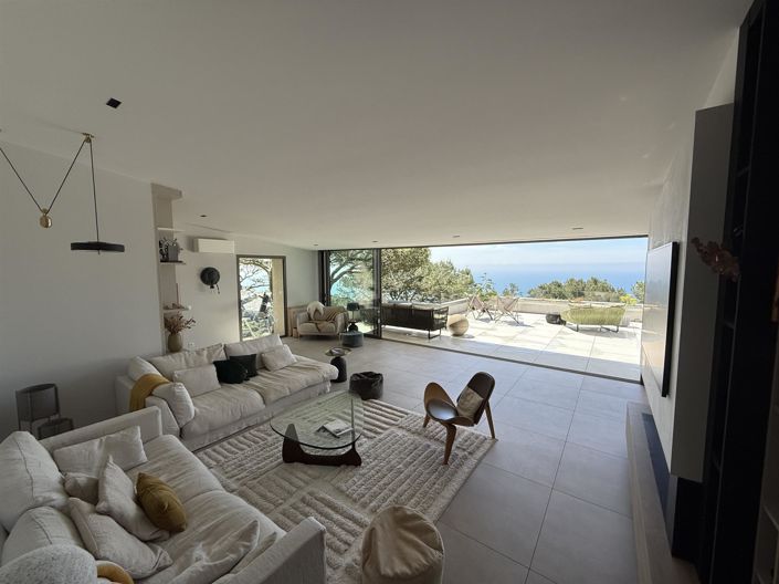 Image No.6-5 Bed House for sale