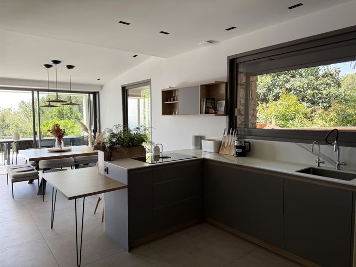 Image No.8-5 Bed House for sale