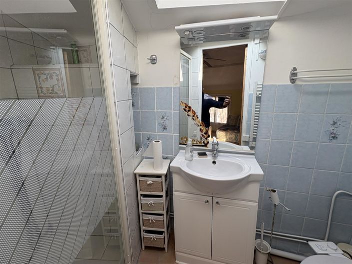 Image No.8-2 Bed House for sale