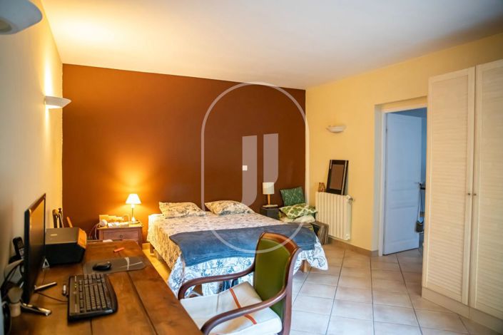 Image No.10-5 Bed House for sale