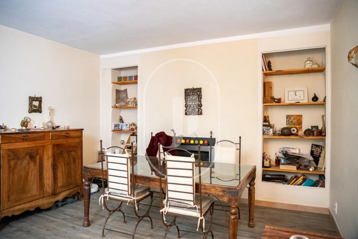 Image No.8-5 Bed House for sale