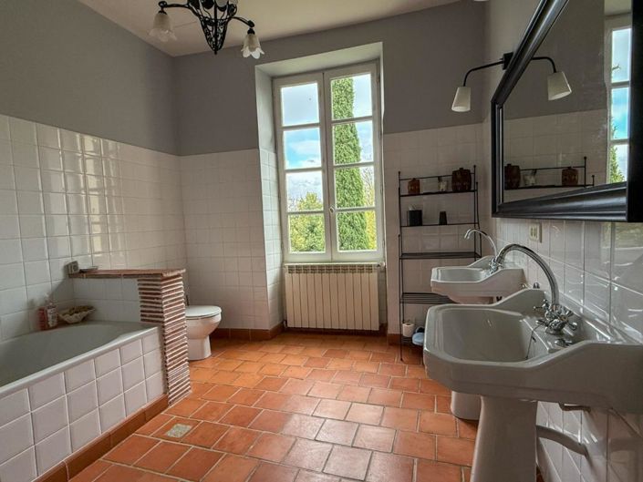 Image No.16-5 Bed House for sale