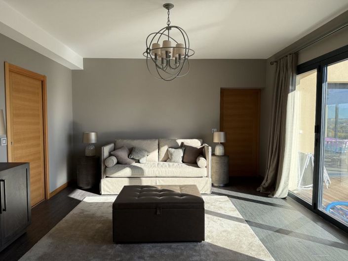 Image No.9-5 Bed House for sale