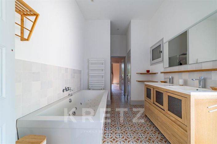 Image No.7-5 Bed Property for sale