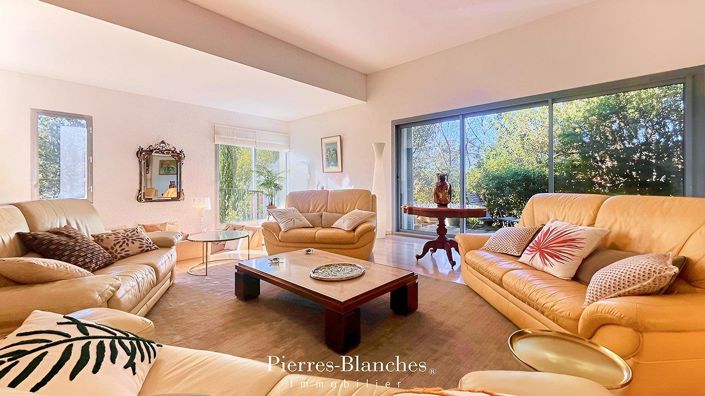 Image No.3-4 Bed House for sale