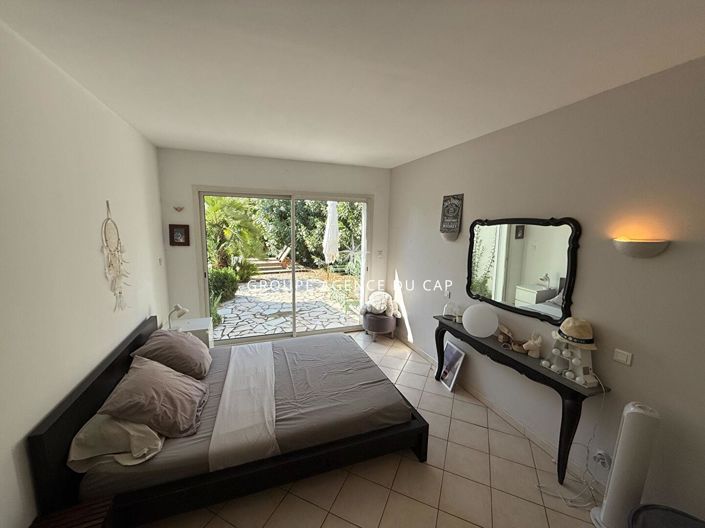 Image No.11-3 Bed House for sale