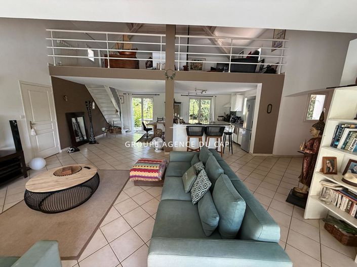 Image No.12-3 Bed House for sale