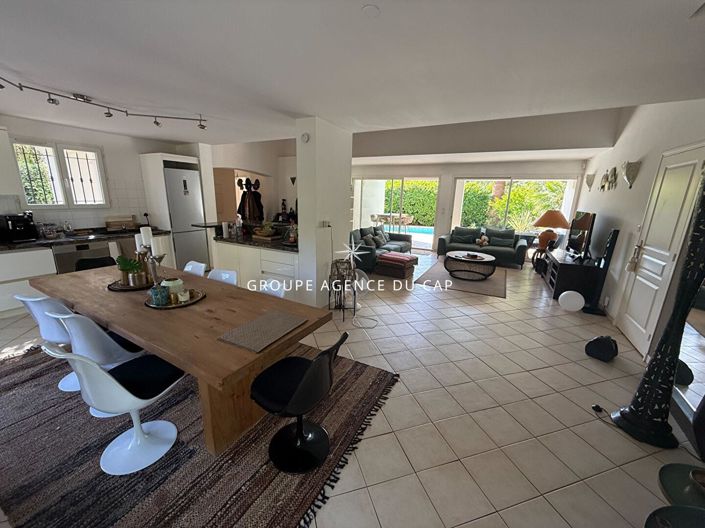 Image No.5-3 Bed House for sale