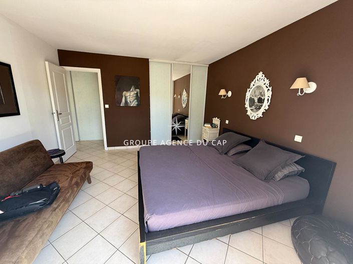 Image No.9-3 Bed House for sale