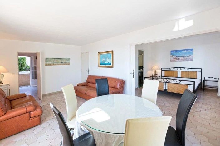 Image No.10-5 Bed House for sale