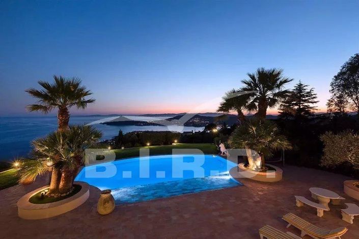 Image No.2-Maison de 5 chambres à vendre à Saint-Raphael