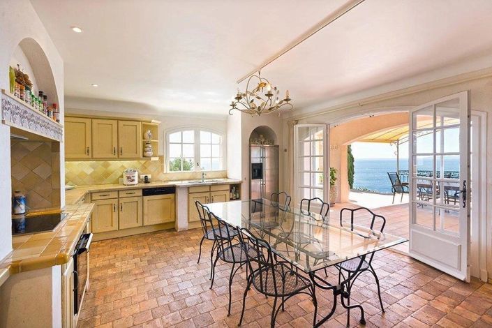 Image No.6-5 Bed House for sale