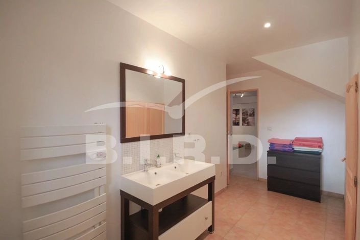 Image No.18-3 Bed House for sale