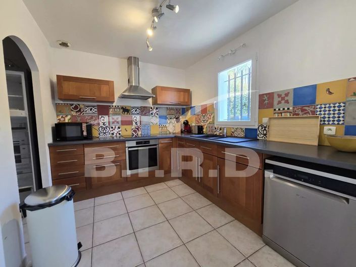 Image No.8-3 Bed House for sale