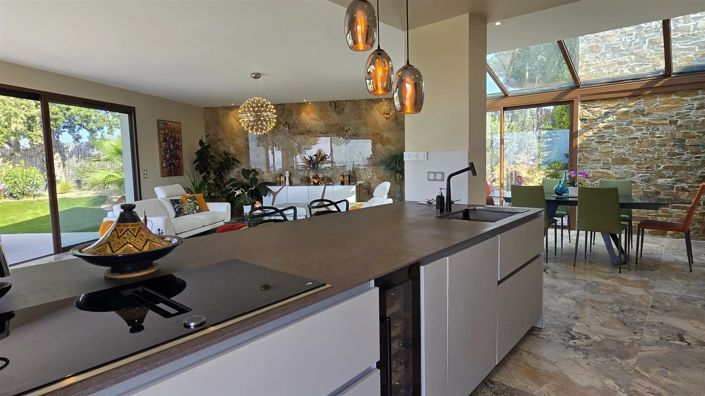 Image No.8-3 Bed Apartment for sale