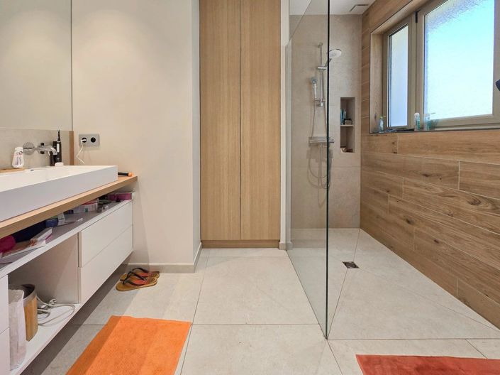 Image No.10-6 Bed House for sale