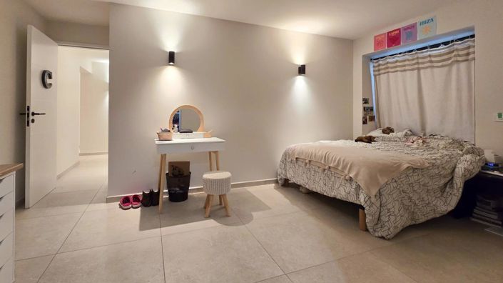 Image No.12-6 Bed House for sale