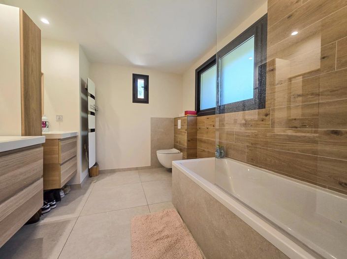 Image No.13-6 Bed House for sale