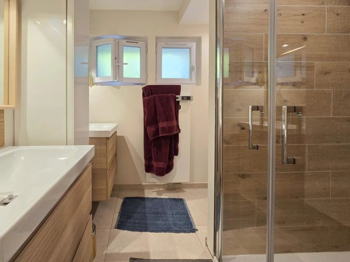 Image No.17-6 Bed House for sale